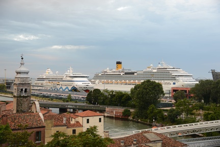 cruise ships in Venice